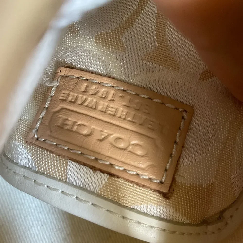 Coach Women’s Signature Dee Cream Lace-up Sneakers Shoes Size 8.5 - Picture 11 of 12